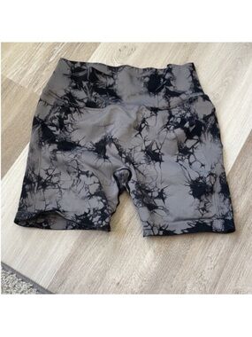 Amazon Women's Black and Gray Tie-Dye High-Waist Bike Shorts